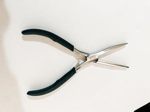 Long flat pliers with grip